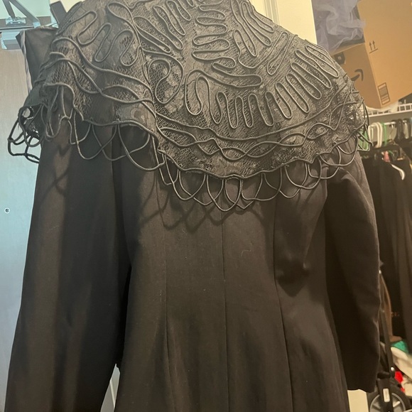 Beautiful Designer Skirt Suit Size 10. Preowned - Picture 6 of 13